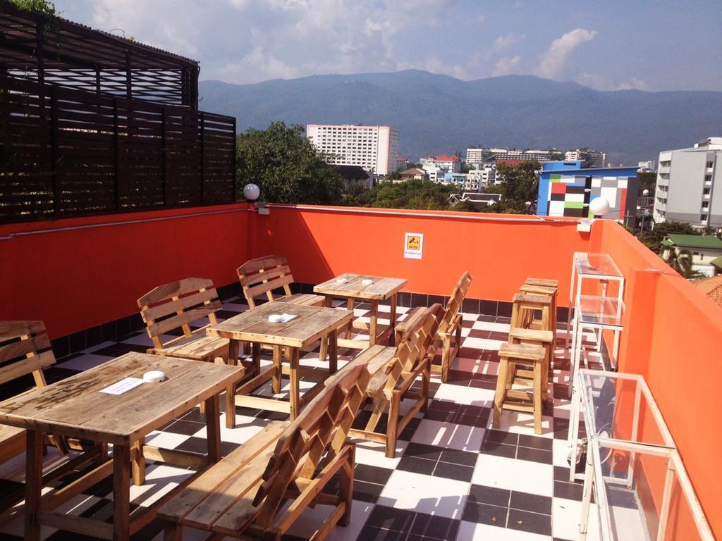 Safe And Sound Hostel Chiang Mai Exterior foto