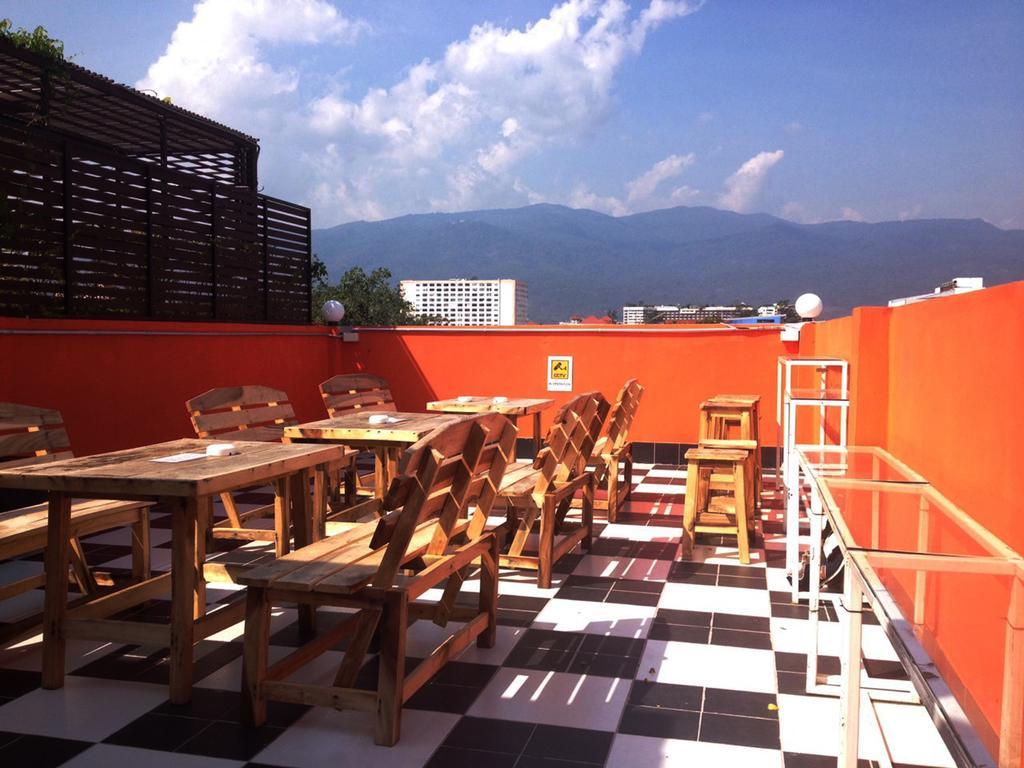 Safe And Sound Hostel Chiang Mai Exterior foto